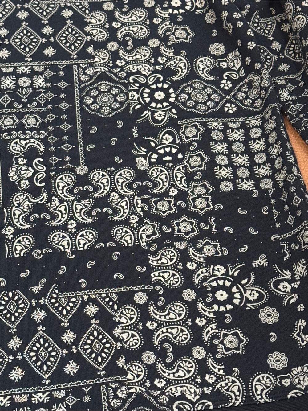 Large wm’s Paisley Print Pullover in dark navy blue & White - Picture 5 of 16
